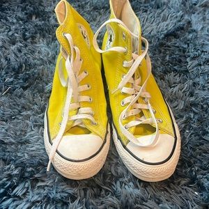 Yellow conver size 10